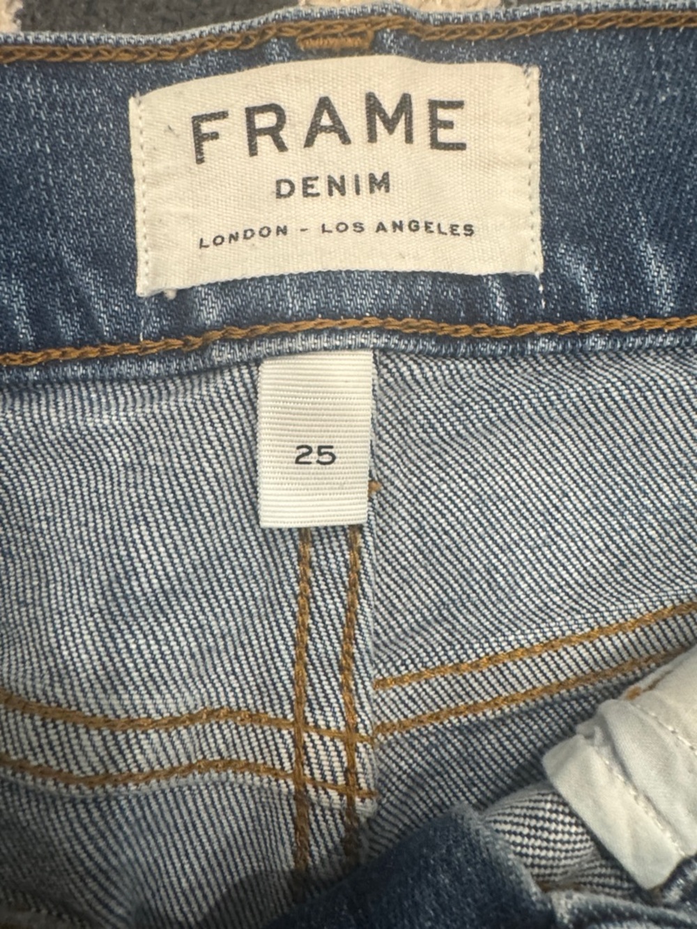 Frame Denim Wide-Leg Jeans in Medium Blue Wash - Picture 2 of 5